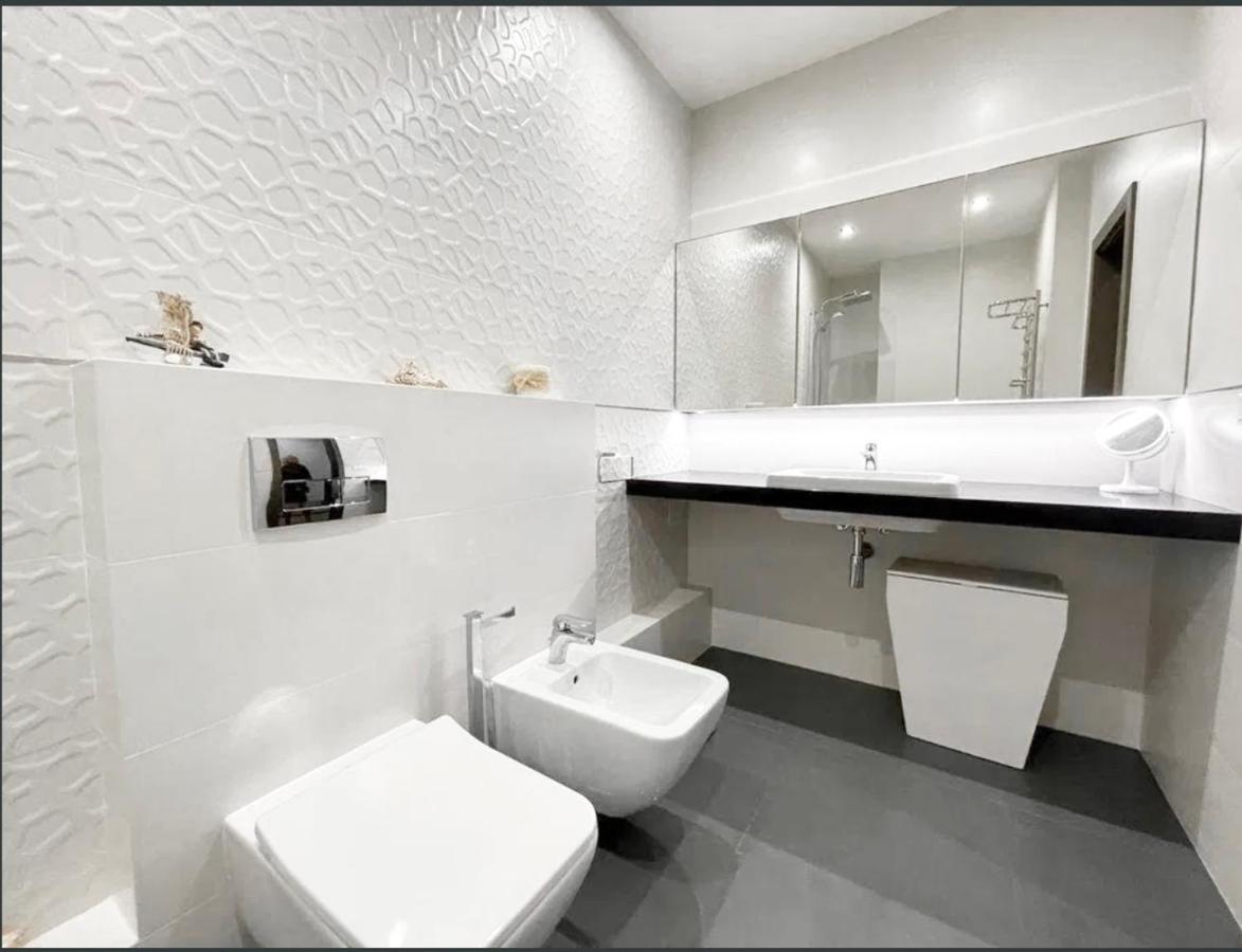 Most City Area 2-Bedroom Lux, Ekaterinoslav Square Dnipro Eksteriør bilde
